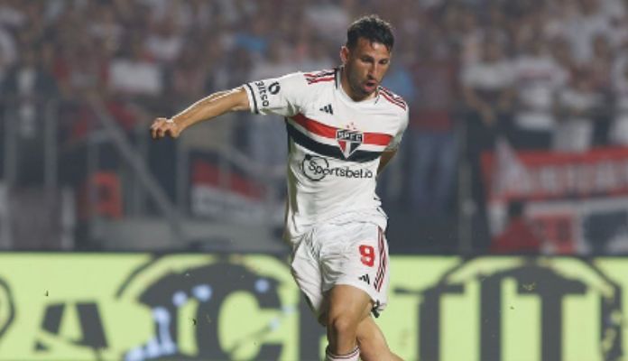 São Paulo avalia melhor momento para cirurgia de Calleri